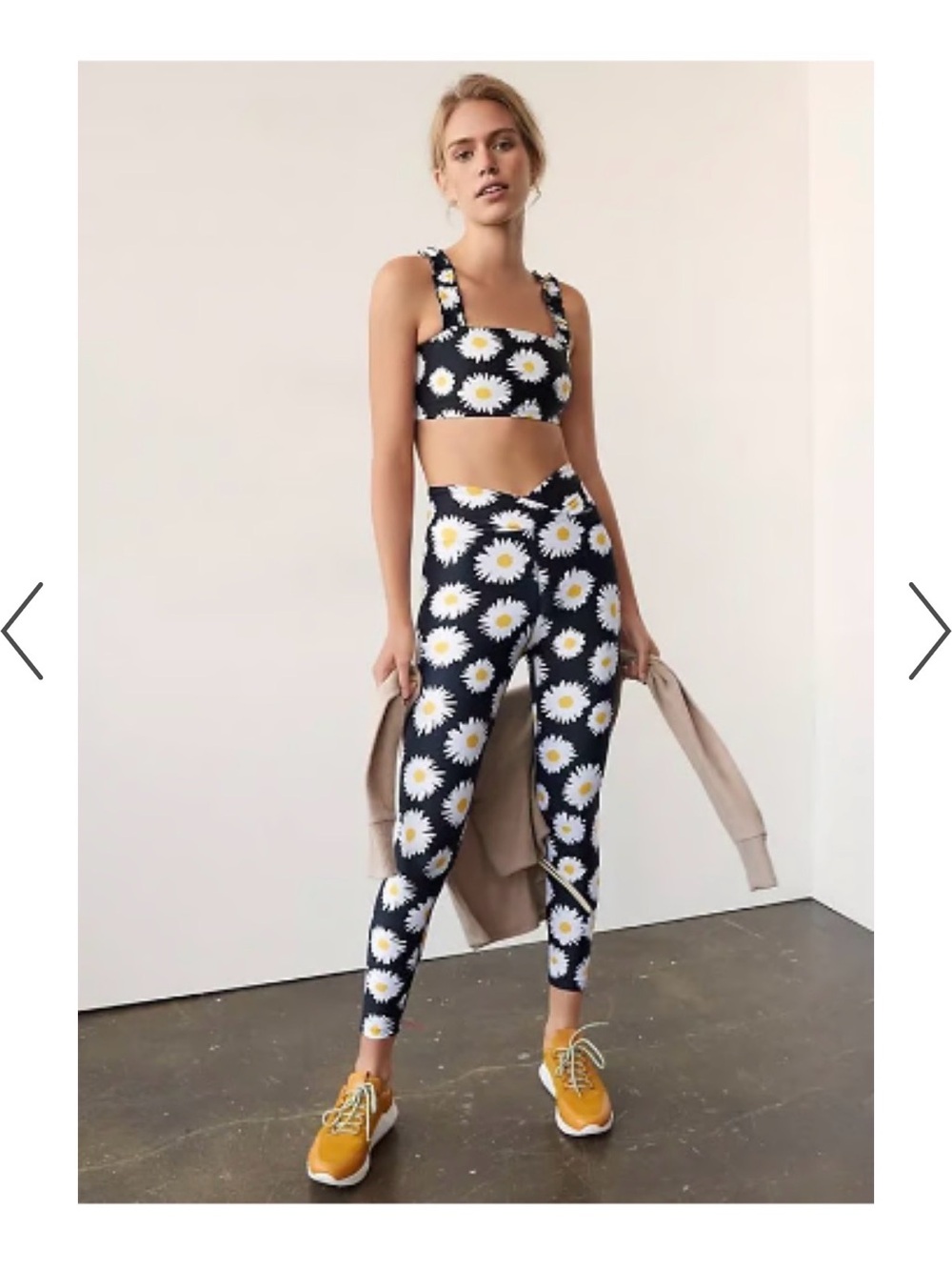 Anthropologie Black Daisy-Print High-Rise Leggings and Bra SET